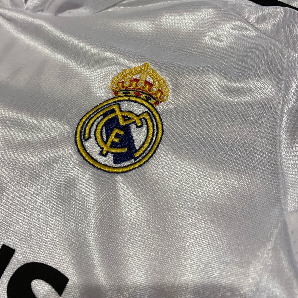 Kids Retro Real Madrid 04/05 Jersey - Picture 6 of 13